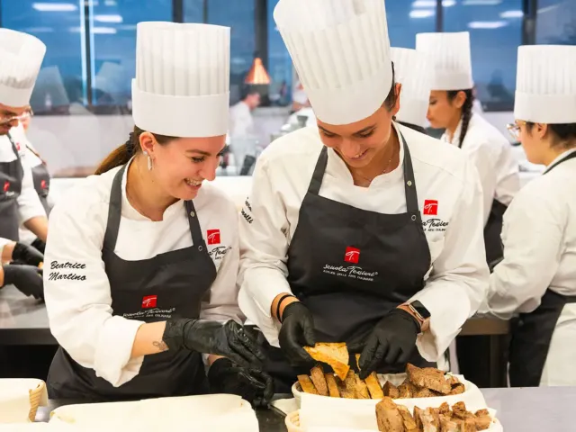 Team building in cucina