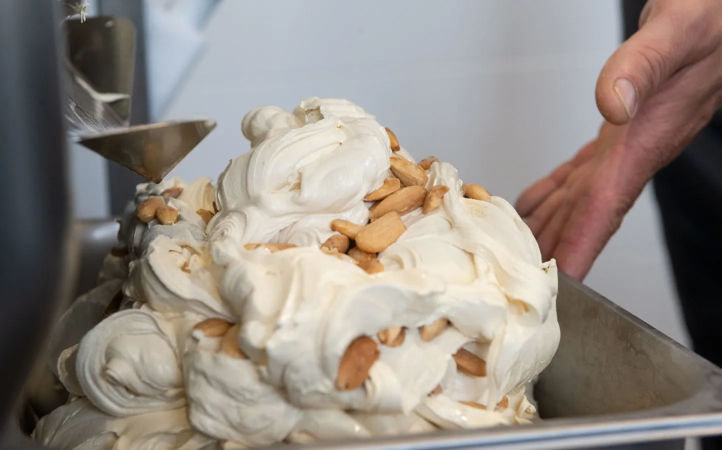 A soli 25 anni guida una delle gelaterie più interessanti della Val d’Orcia